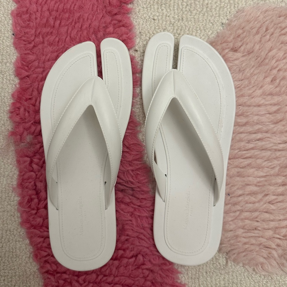 Margiela white tabi flip flops 37